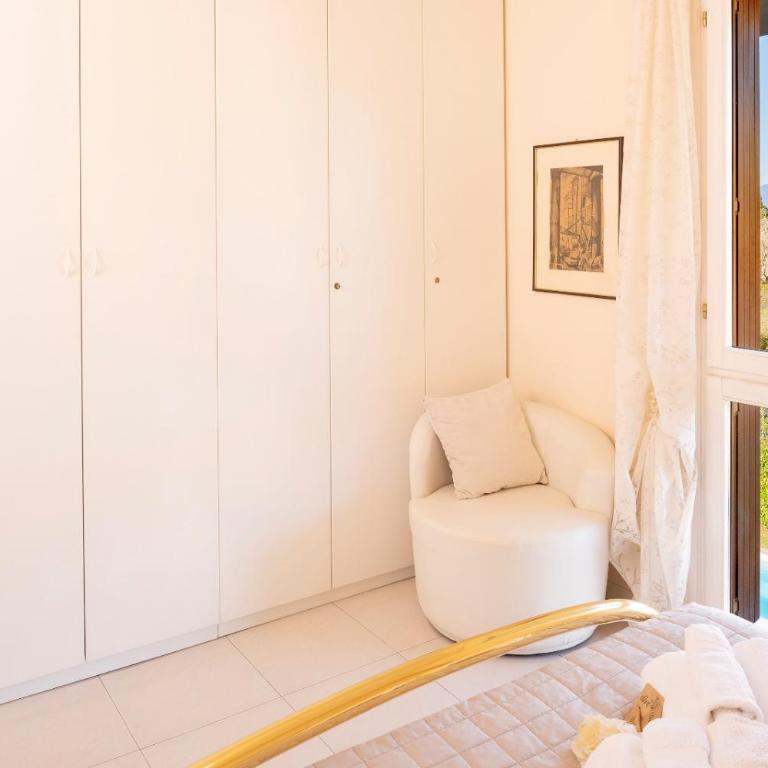 Elena Apartment - Free Secure Parking - Center - Pool - View Lake - One-Bedroom Apartment - 11