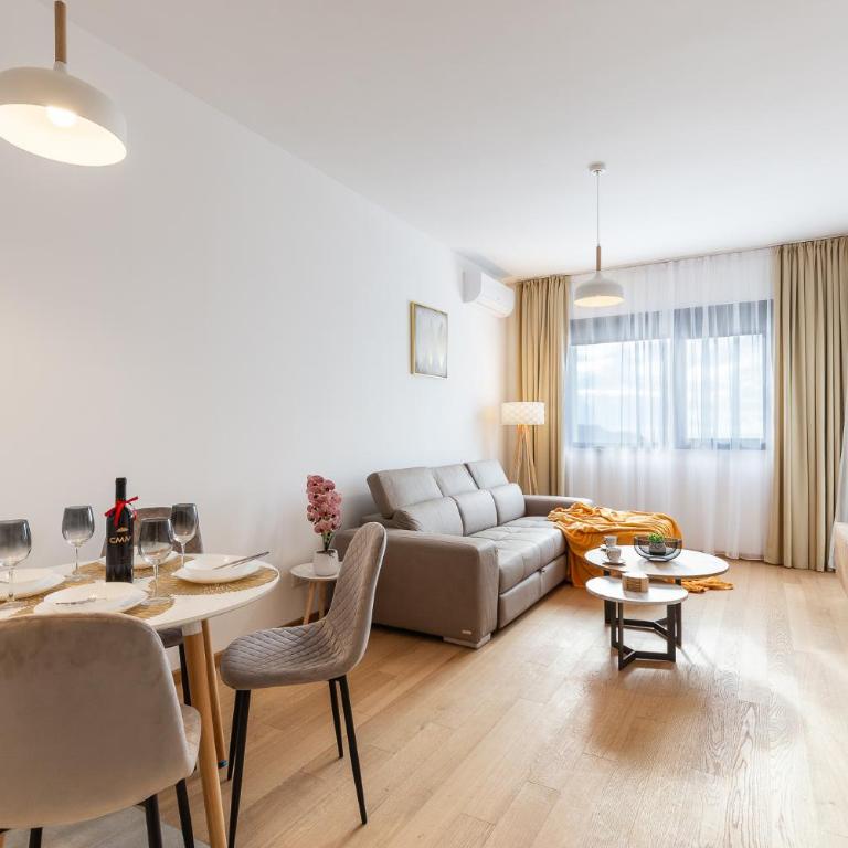 TRE Apartments - Apartment with Balcony - 6