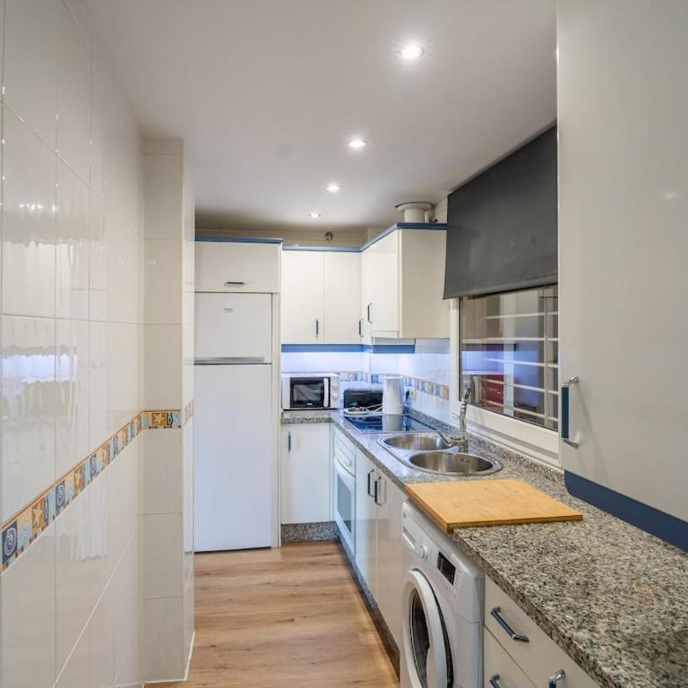 Golf View Apartment, 2 Bedrooms, 2 Bathrooms, Pools,Torrequebrada - Two-Bedroom Apartment with Mountain View - 16