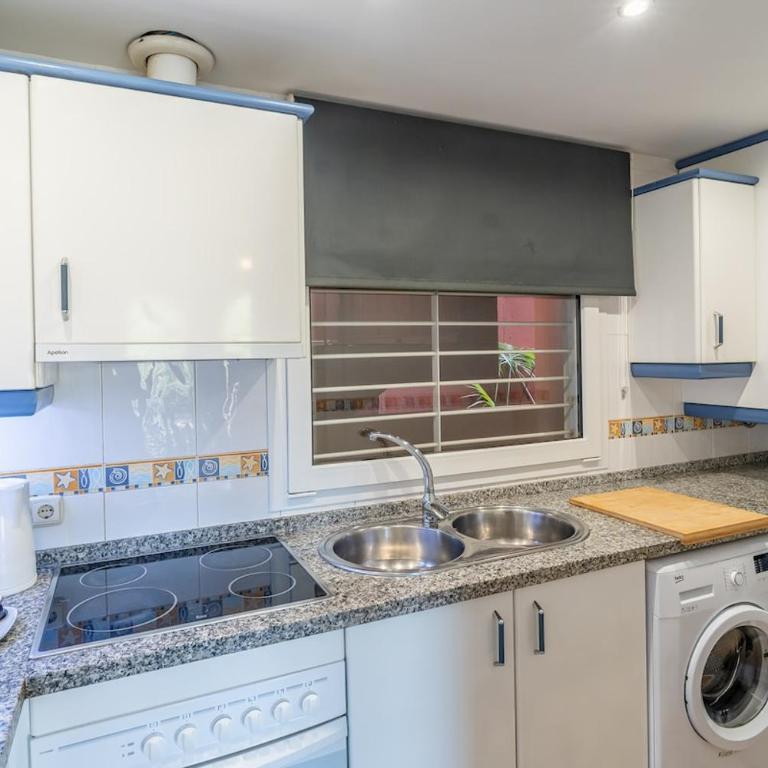 Golf View Apartment, 2 Bedrooms, 2 Bathrooms, Pools,Torrequebrada - Two-Bedroom Apartment with Mountain View - 17