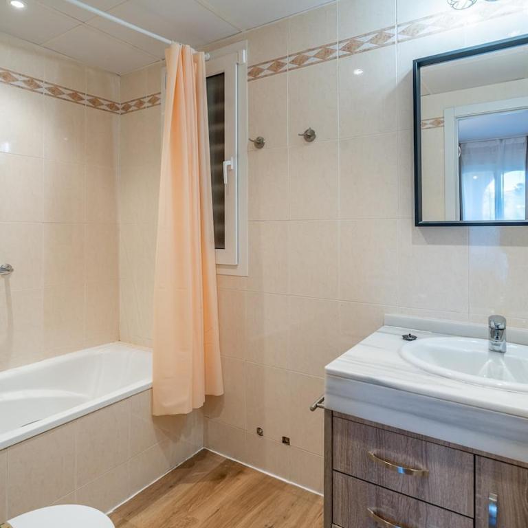 Golf View Apartment, 2 Bedrooms, 2 Bathrooms, Pools,Torrequebrada - Two-Bedroom Apartment with Mountain View - 15
