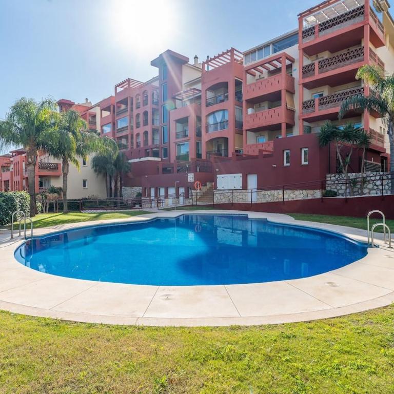 Golf View Apartment, 2 Bedrooms, 2 Bathrooms, Pools,Torrequebrada - Two-Bedroom Apartment with Mountain View - 4