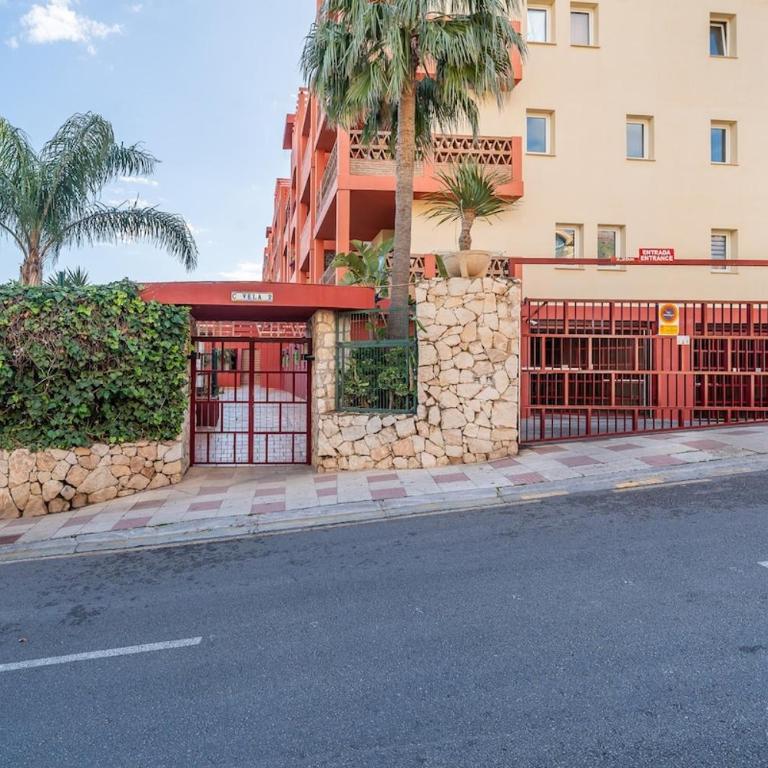 Golf View Apartment, 2 Bedrooms, 2 Bathrooms, Pools,Torrequebrada - Two-Bedroom Apartment with Mountain View - 37