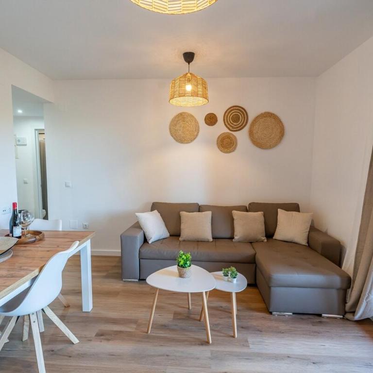 Golf View Apartment, 2 Bedrooms, 2 Bathrooms, Pools,Torrequebrada - Two-Bedroom Apartment with Mountain View - 10