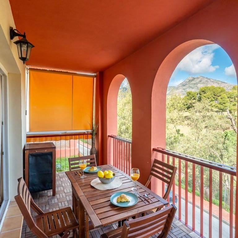 Golf View Apartment, 2 Bedrooms, 2 Bathrooms, Pools,Torrequebrada - Two-Bedroom Apartment with Mountain View - 2