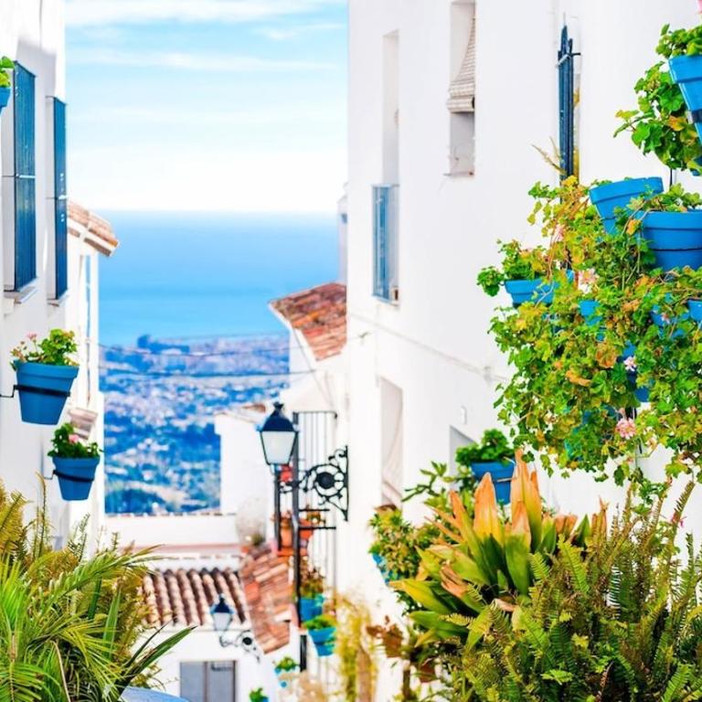 Golf View Apartment, 2 Bedrooms, 2 Bathrooms, Pools,Torrequebrada - Two-Bedroom Apartment with Mountain View - 38