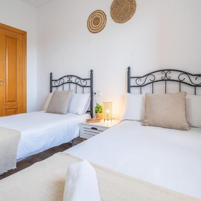 Golf View Apartment, 2 Bedrooms, 2 Bathrooms, Pools,Torrequebrada - Two-Bedroom Apartment with Mountain View - 21