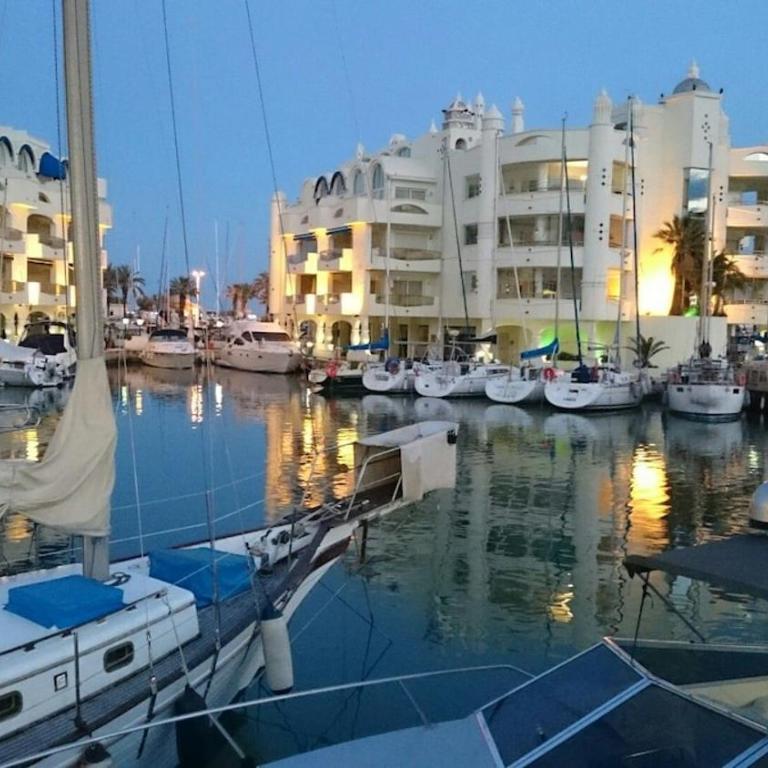 Golf View Apartment, 2 Bedrooms, 2 Bathrooms, Pools,Torrequebrada - Two-Bedroom Apartment with Mountain View - 41