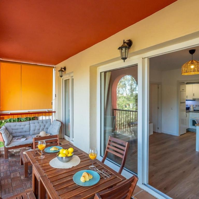 Golf View Apartment, 2 Bedrooms, 2 Bathrooms, Pools,Torrequebrada - Two-Bedroom Apartment with Mountain View - 30
