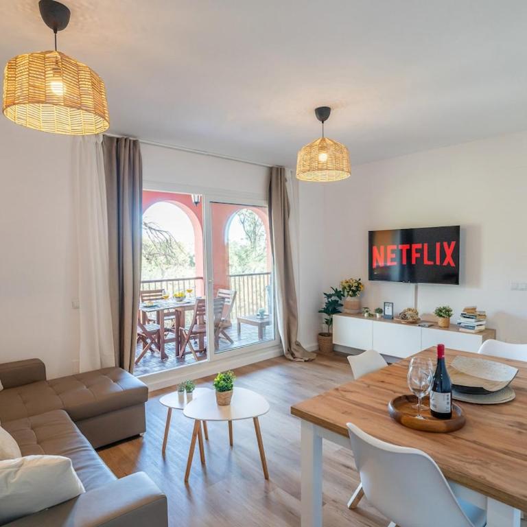 Golf View Apartment, 2 Bedrooms, 2 Bathrooms, Pools,Torrequebrada - Two-Bedroom Apartment with Mountain View - 23