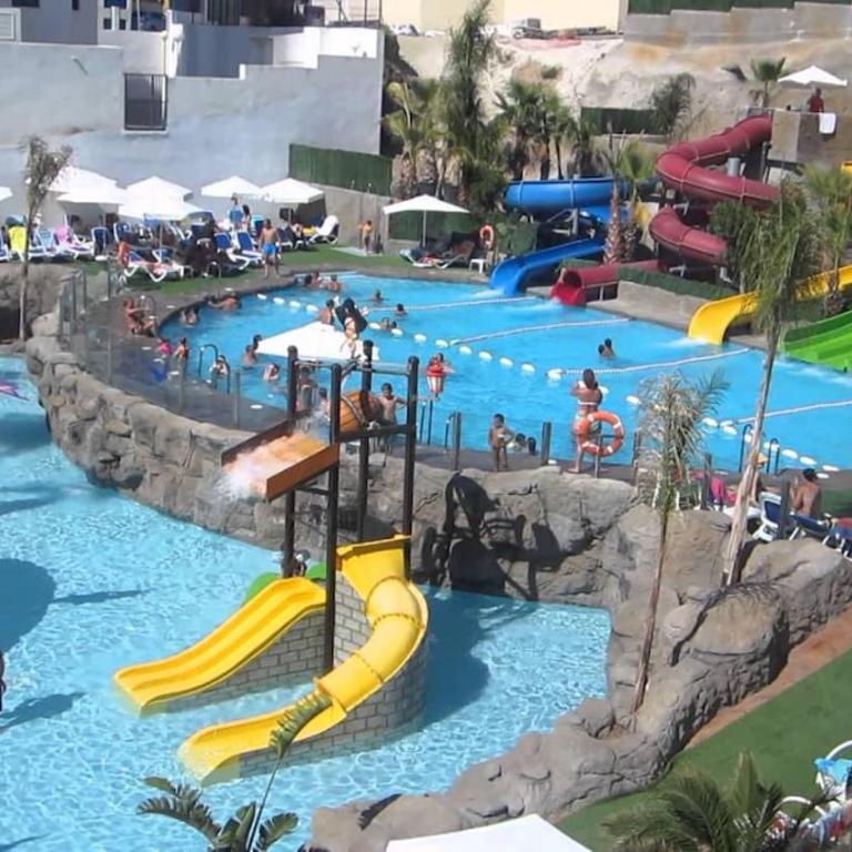 Golf View Apartment, 2 Bedrooms, 2 Bathrooms, Pools,Torrequebrada - Two-Bedroom Apartment with Mountain View - 40