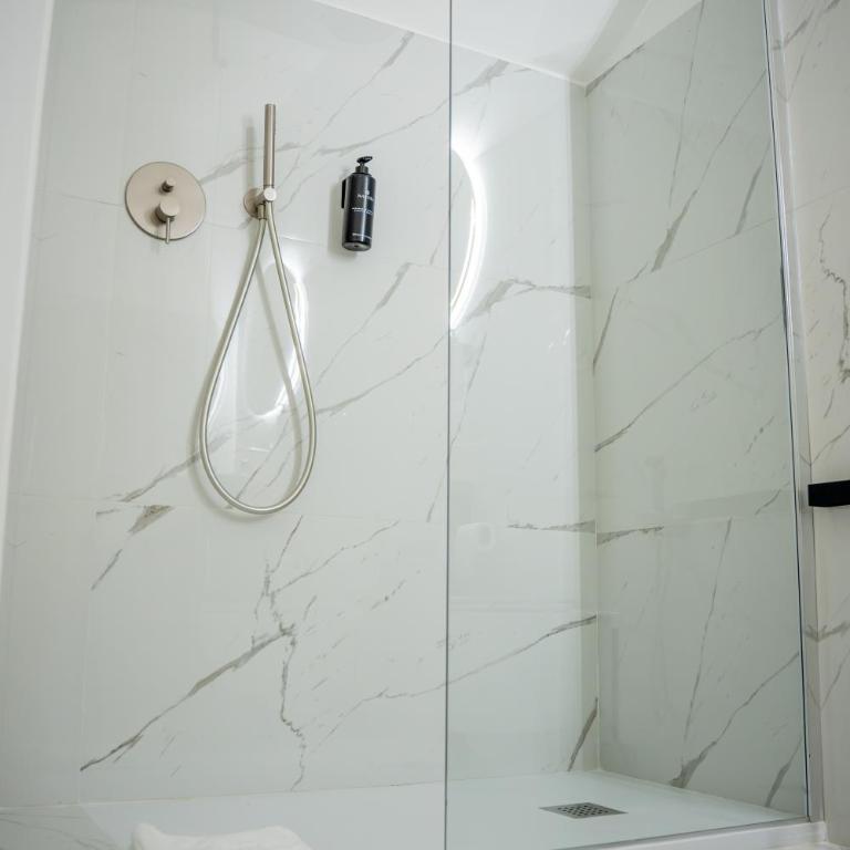 Luxury Fire Home - Catania - King Room with Spa Bath - 19