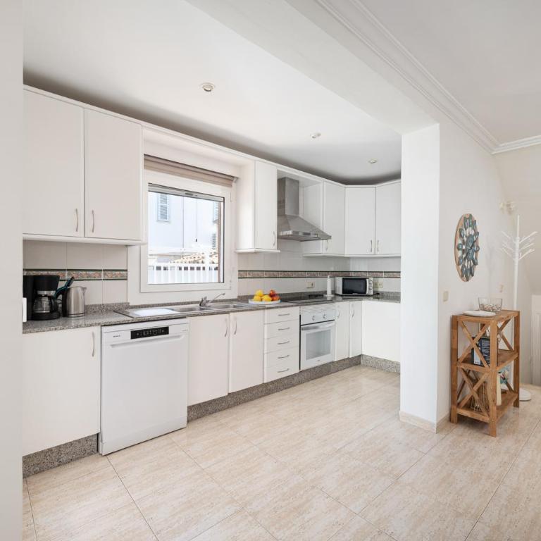Casa Hawaii - Three-Bedroom House - 5