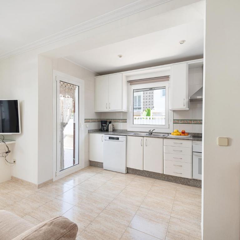 Casa Hawaii - Three-Bedroom House - 7