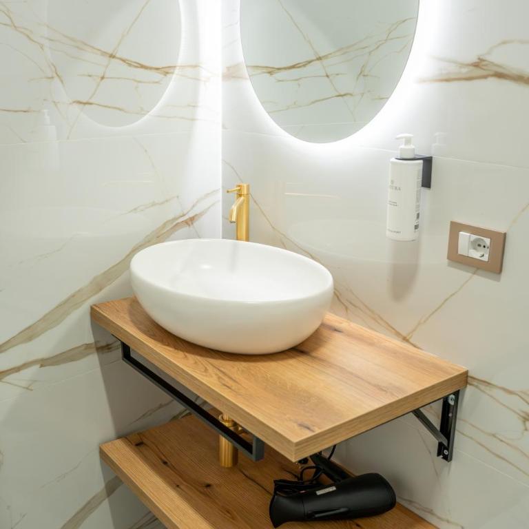 Luxury Fire Home - Catania - Queen Room with Spa Bath - 15