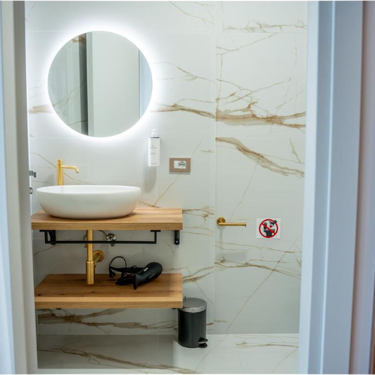 Luxury Fire Home - Catania - Queen Room with Spa Bath - 18