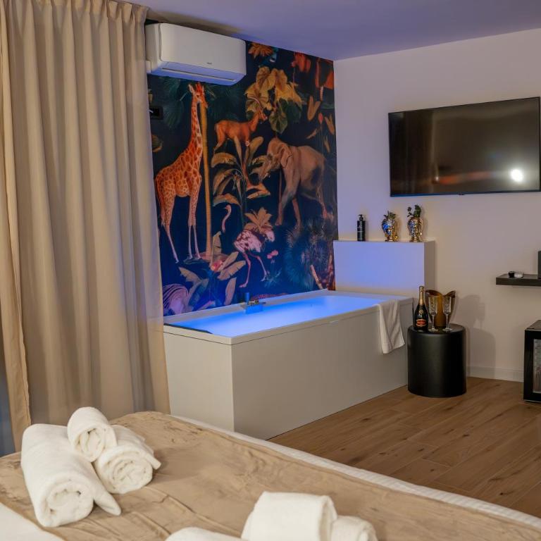 Luxury Fire Home - Catania - Queen Room with Spa Bath - 21