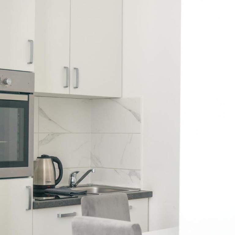 One-Bedroom Apartment in the Center of Budva on a Quiet Street 5 Minutes to the Beach - Apartman sa 1 Spavaćom Sobom - 13