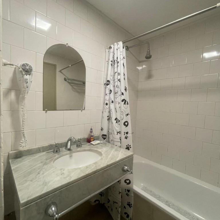 Luminoso monoambiente Riobamba y Corrientes - One-Bedroom Apartment - 3