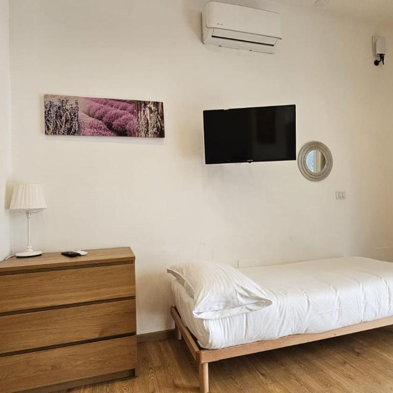 La Ca' Pezzana Affittaly Apartments - Comfort Triple Room with Shower - 16