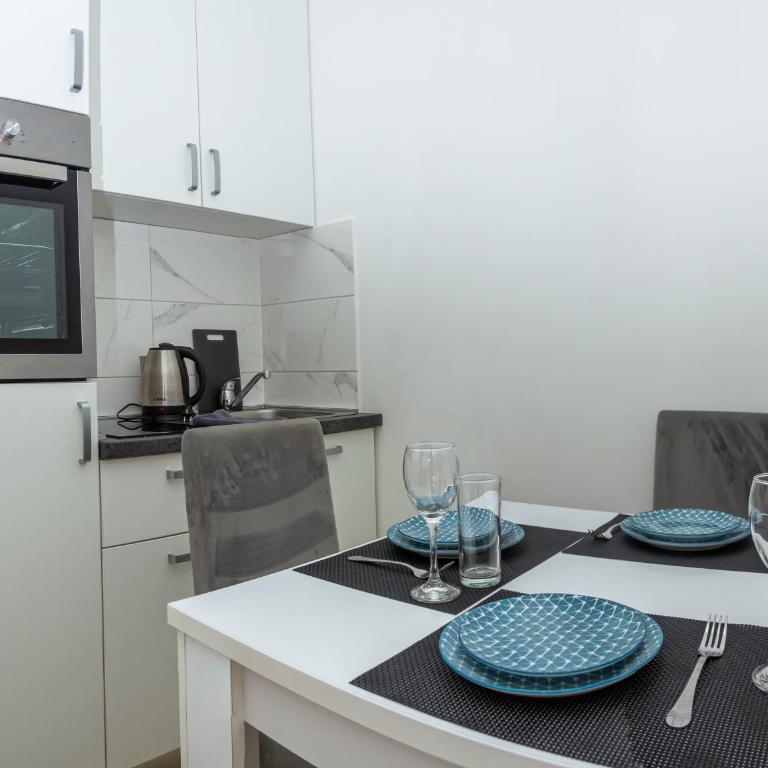One-Bedroom Apartment in the Center of Budva on a Quiet Street 5 Minutes to the Beach - Apartman sa 1 Spavaćom Sobom - 27
