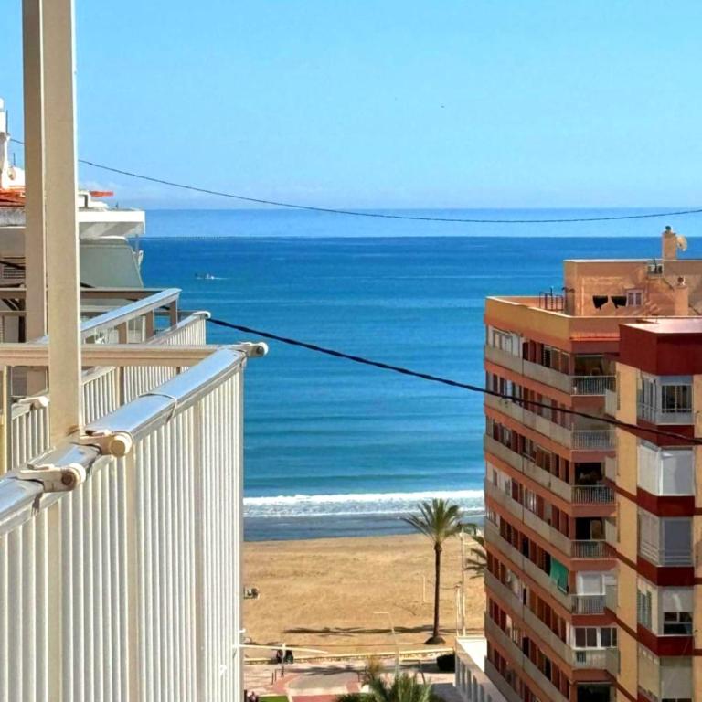 NUEVO, a 90 metros de la playa y con vistas al mar - Three-Bedroom Premium Apartment - 9