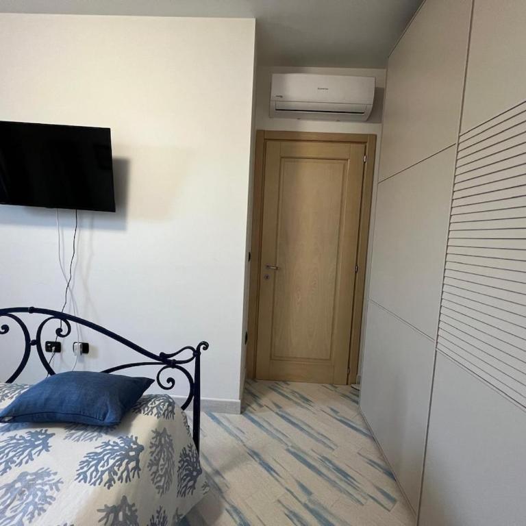 Coastal Paradise Apartment - One-Bedroom Apartment - 11