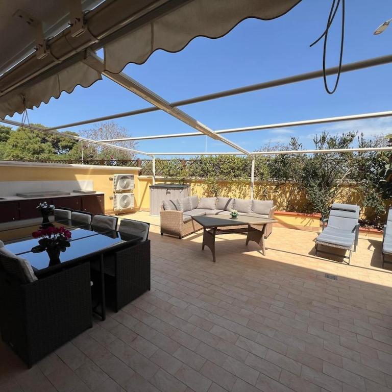 Coastal Paradise Apartment - One-Bedroom Apartment - 6