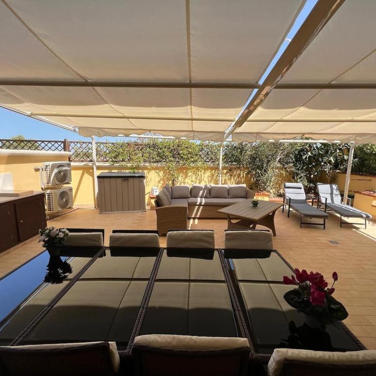 Coastal Paradise Apartment - One-Bedroom Apartment - 4