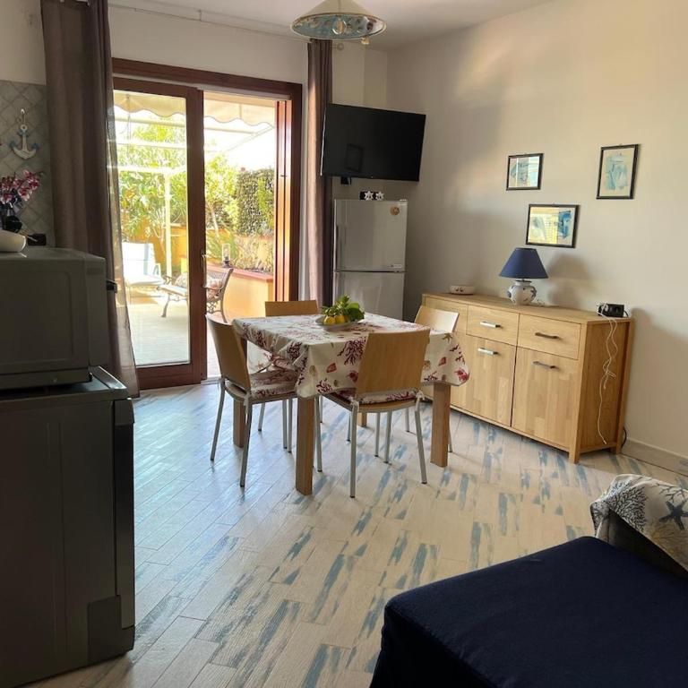 Coastal Paradise Apartment - One-Bedroom Apartment - 9