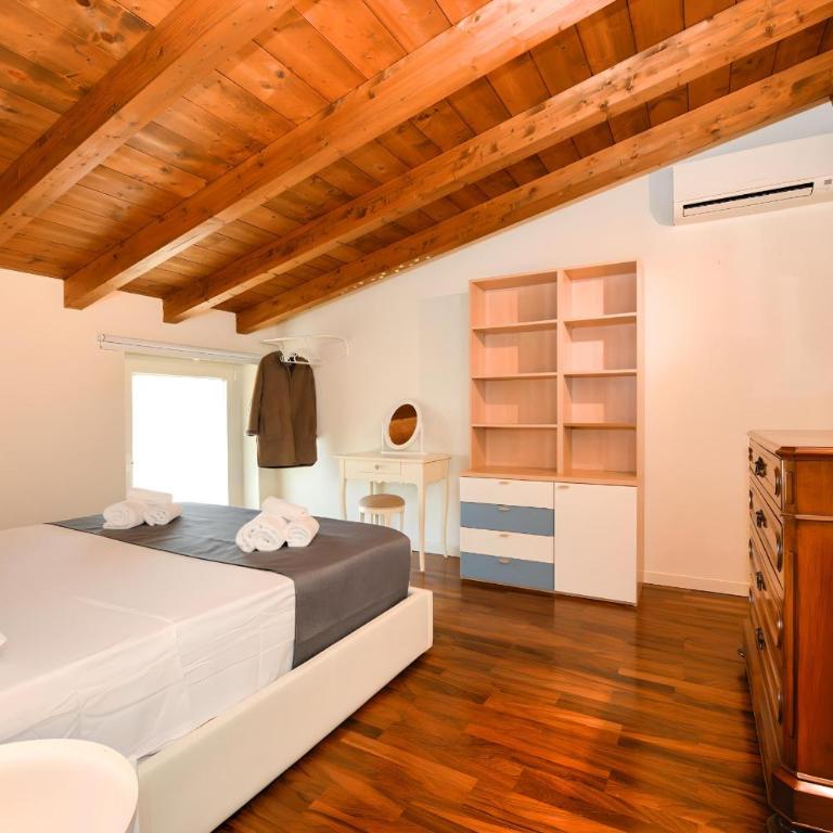 Surfing on the Lake DesenzanoLoft Official Partner Homes & Villas by Marriott Bonvoy - Appartamento con Vista Lago - 29