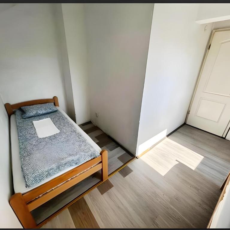 Belgrade Hostel Shambala - Dvokrevetna Soba sa Bračnim Krevetom/Zasebnim Krevetima i Zajedničkim Kupatilom - 5