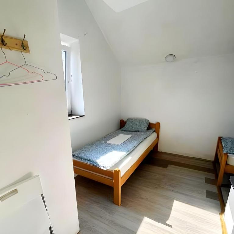 Belgrade Hostel Shambala - Dvokrevetna Soba sa Bračnim Krevetom/Zasebnim Krevetima i Zajedničkim Kupatilom - 3