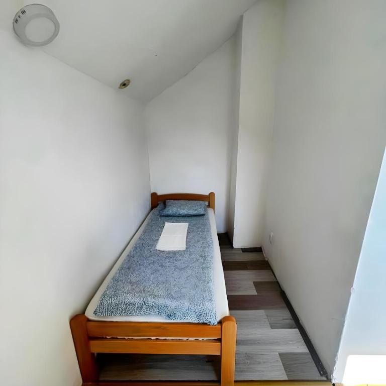 Belgrade Hostel Shambala - Dvokrevetna Soba sa Bračnim Krevetom/Zasebnim Krevetima i Zajedničkim Kupatilom - 6