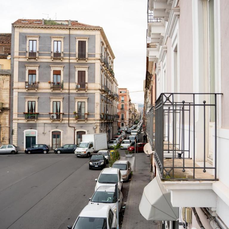 Luxury Fire Home - Catania - King Room with Spa Bath - 25