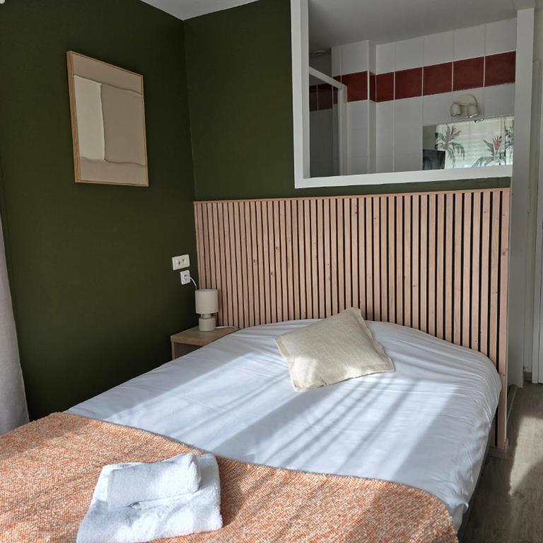 Brit Hotel des Halles - Chambre Simple Standard - 6