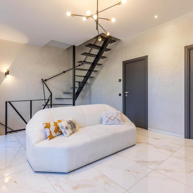Bliss Triplex - Hyper Centre - Sauna - BBQ - Jacuzzi - LRACANNES - Six-Bedroom Premium Apartment with Sauna and Jacuzzi and Barbecue - 3