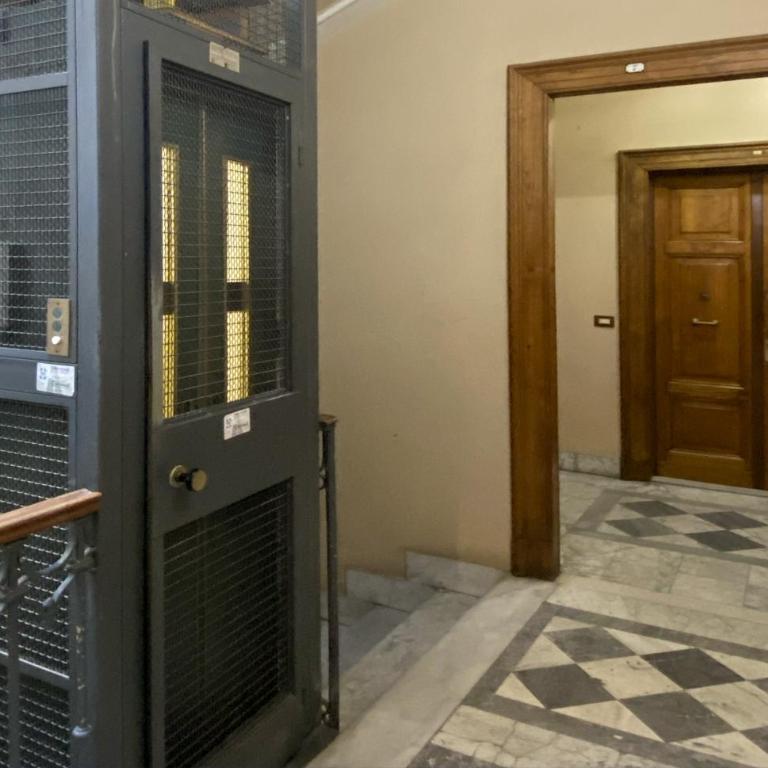 JHHIT - In the heart of Rome near the Colosseum - Appartamento con 2 Camere da Letto - 5