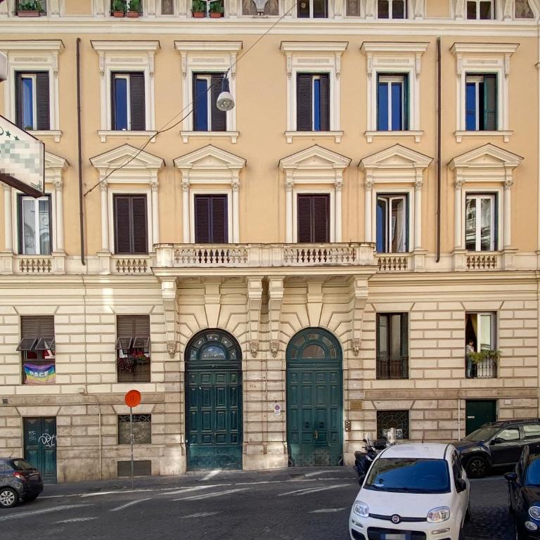 JHHIT - In the heart of Rome near the Colosseum - Appartamento con 2 Camere da Letto - 2