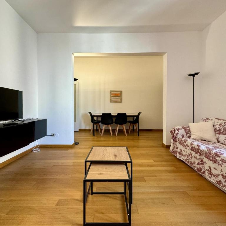 JHHIT - In the heart of Rome near the Colosseum - Appartamento con 2 Camere da Letto - 10