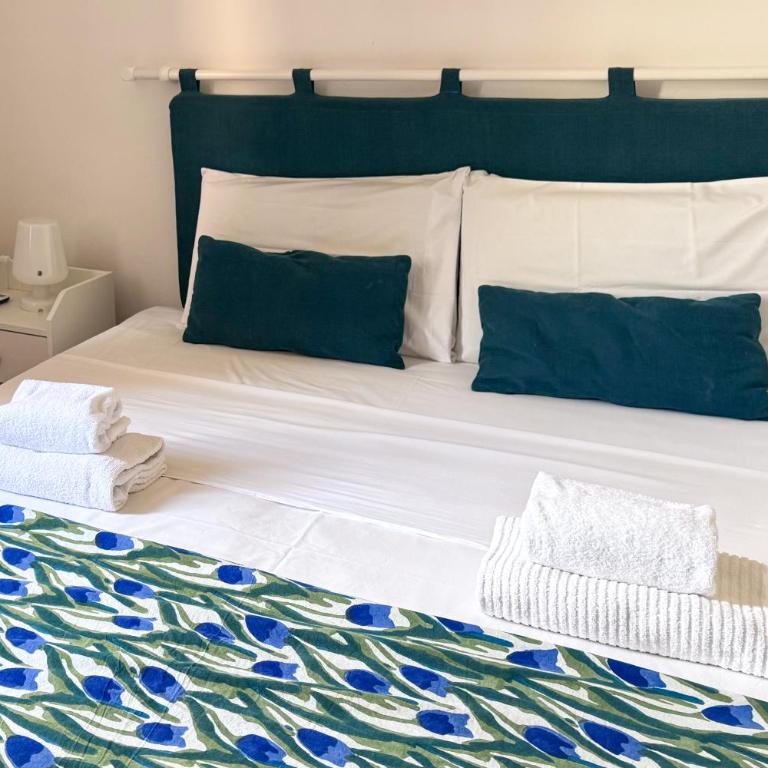 JHHIT - In the heart of Rome near the Colosseum - Appartamento con 2 Camere da Letto - 41