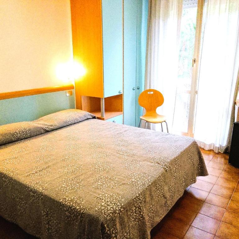 Hotel Etna - Hotel per Coppie e Famiglie con Parcheggio e Spiaggia - Camera Matrimoniale con Balcone - 6
