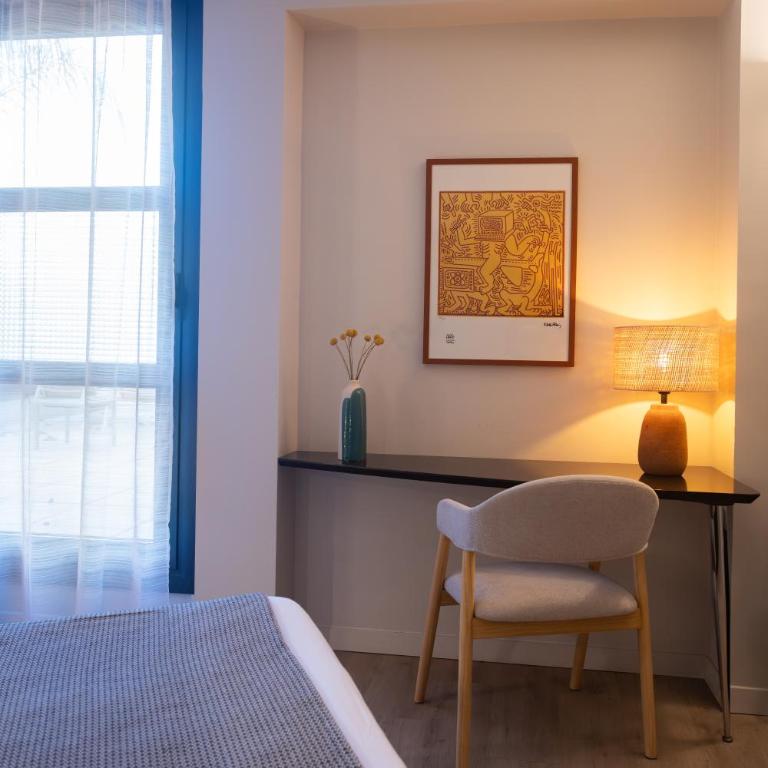 Hôtel les jardins du canal - piscine chauffée à 28 degrés - parking gratuit - garage - bornes électriques - accueil vélos et motos - kids friendly-solaire ecoresponsable - Chambre Double Supérieure Côté Canal - 1