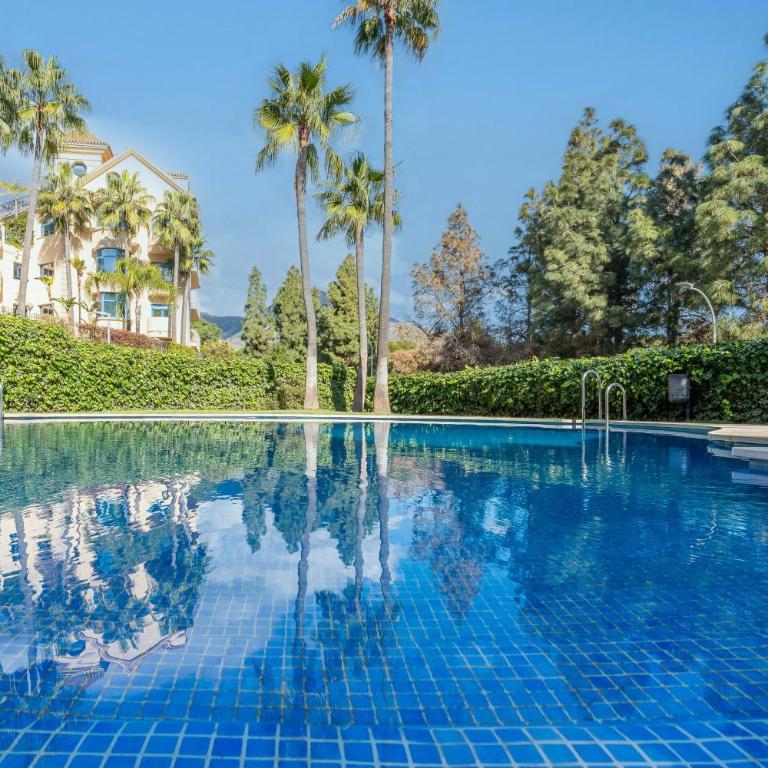 Golf View Apartment, 2 Bedrooms, 2 Bathrooms, Pools,Torrequebrada - Two-Bedroom Apartment with Mountain View - 3