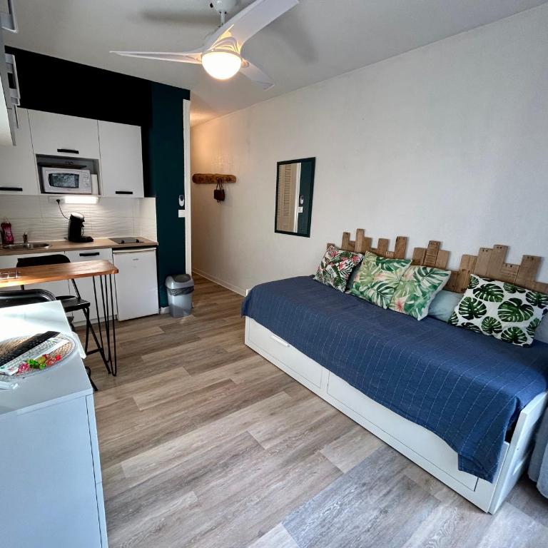 AStudio Lumineux à la plage, situation idéale commerces, bateaux ,restaurant à 20 m , Plage à 50 m, idéal pour un séjour reposant - Appartement 1 Chambre - 8