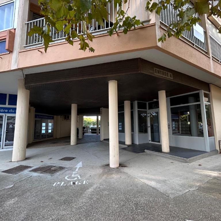 AStudio Lumineux à la plage, situation idéale commerces, bateaux ,restaurant à 20 m , Plage à 50 m, idéal pour un séjour reposant - Appartement 1 Chambre - 15