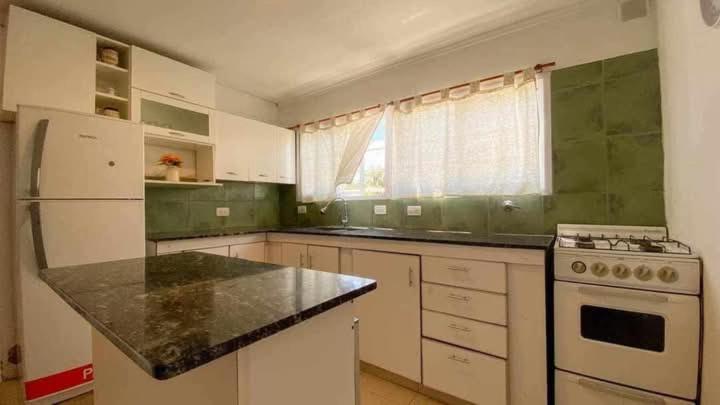Hermoso depto con pileta en Santa Elena - Two-Bedroom Apartment - 3