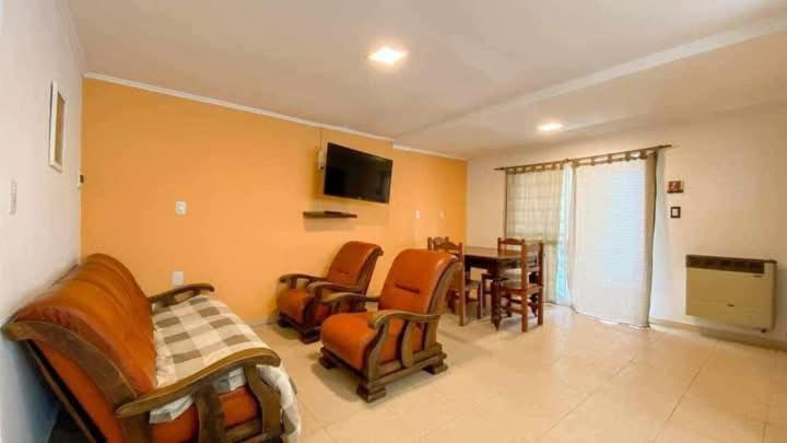 Hermoso depto con pileta en Santa Elena - Two-Bedroom Apartment - 1