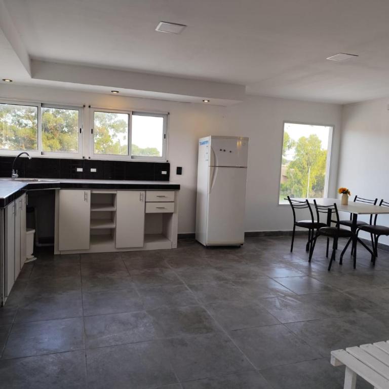 Hermoso depto con pileta en Santa Elena - Two-Bedroom Apartment - 5