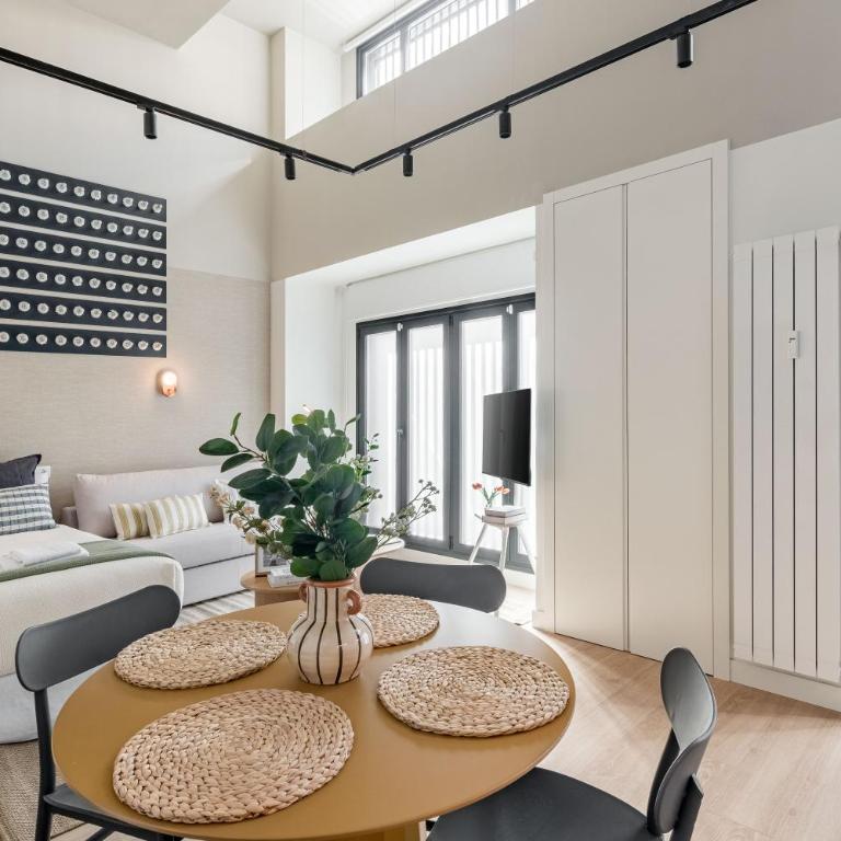 Victoria Chic Suites 01 - One-Bedroom Apartment - 1